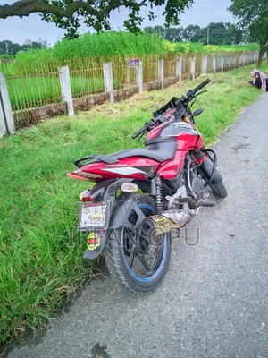 বাজাজ পালসার ১৫০ ২০১২ রেড