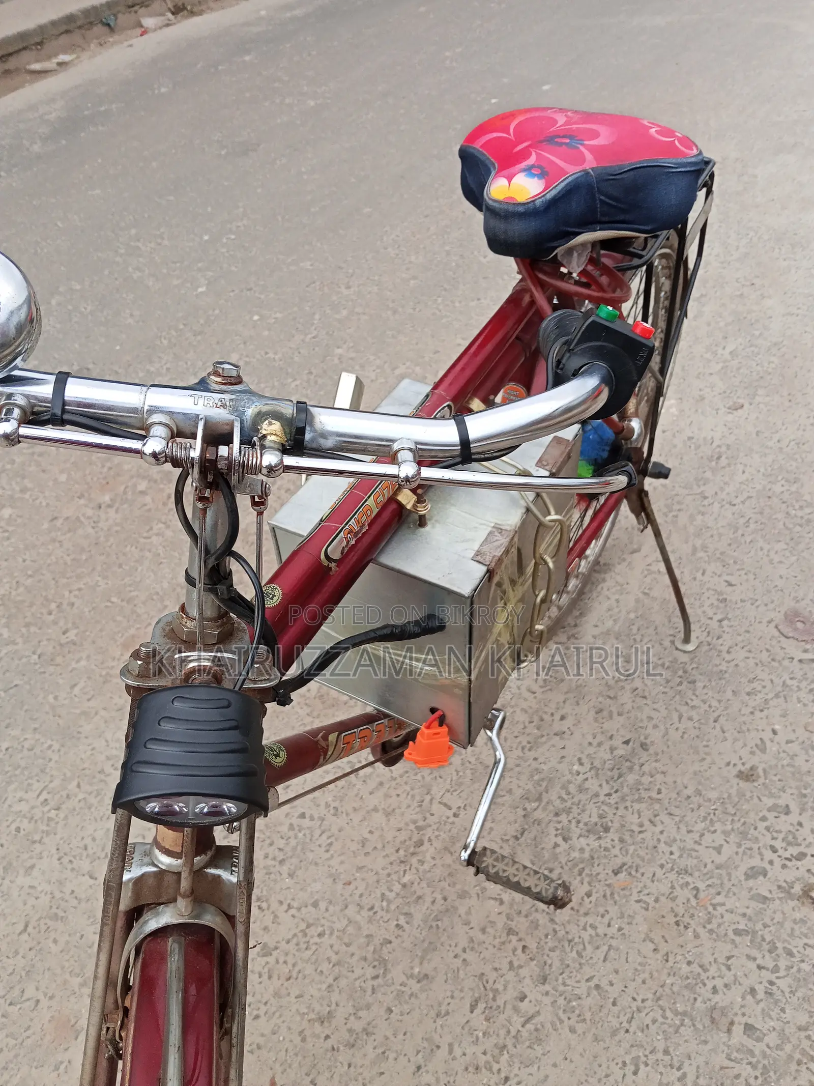 লাল রঙের ২০২৬ আইহেমাস ট্রাইসাইকেল