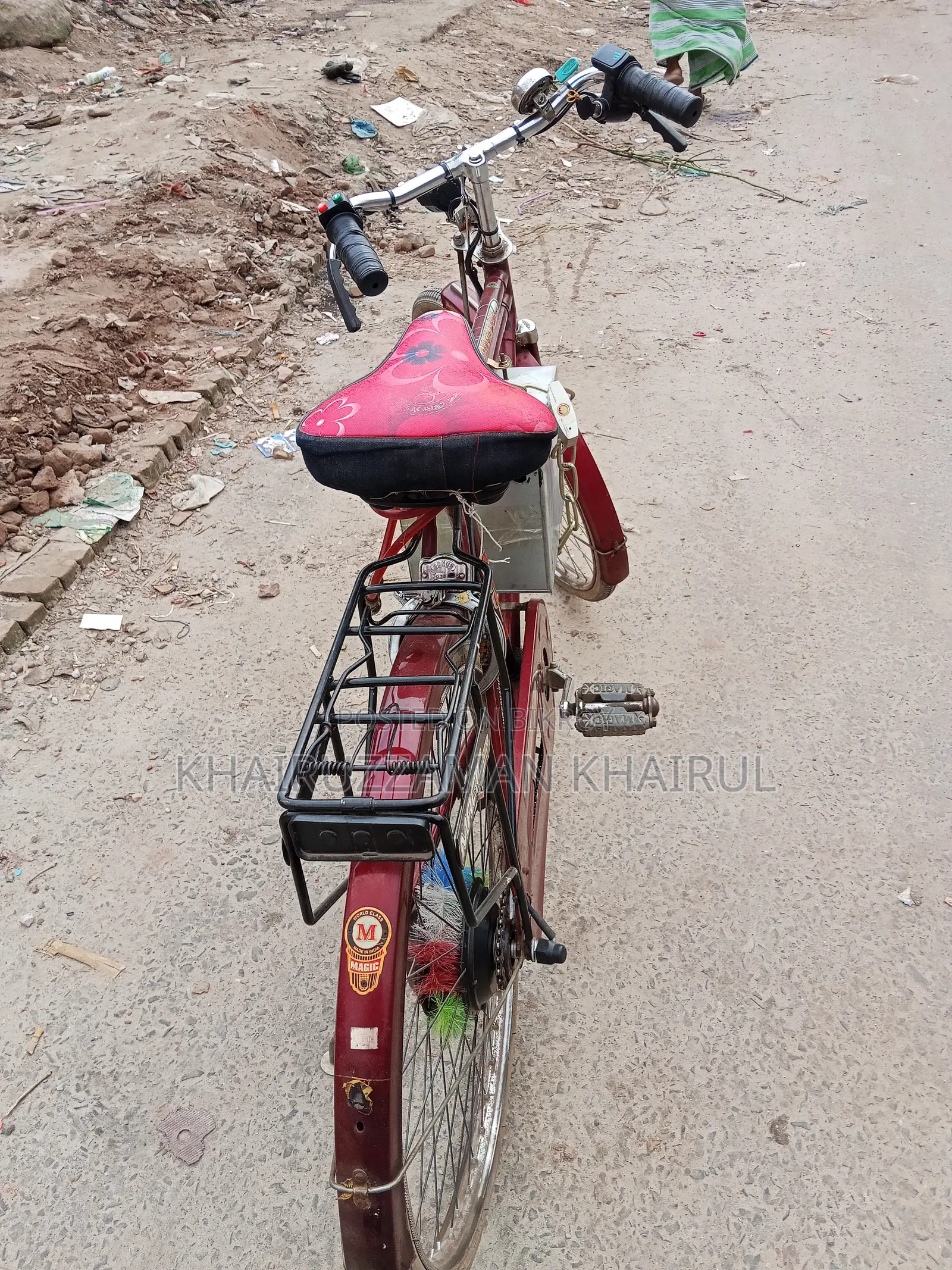 লাল রঙের ২০২৬ আইহেমাস ট্রাইসাইকেল