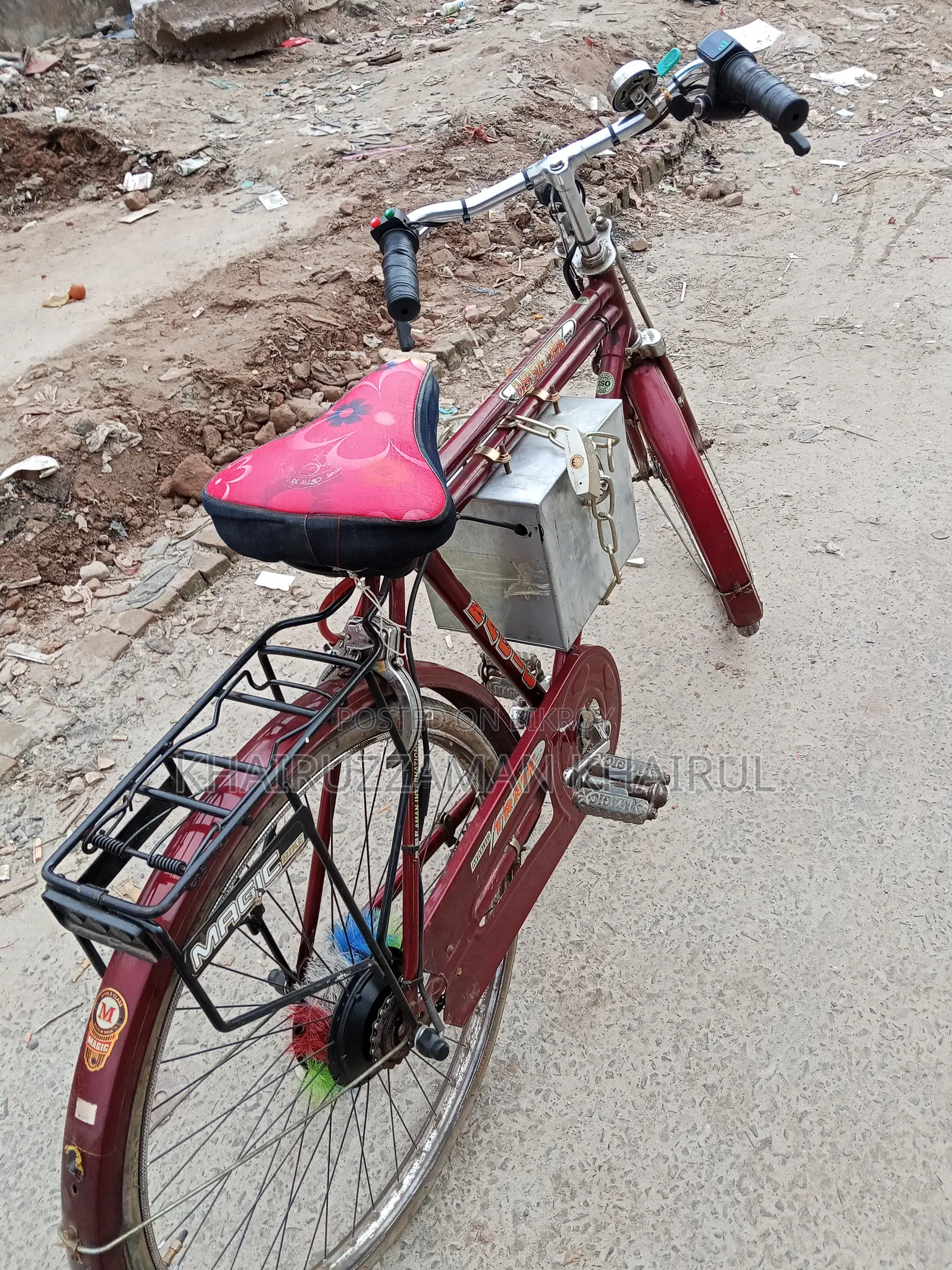 লাল রঙের ২০২৬ আইহেমাস ট্রাইসাইকেল