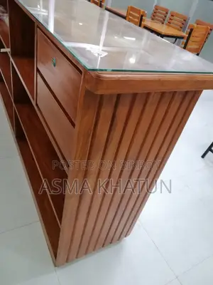কাঠের কাউন্টার টেবিল