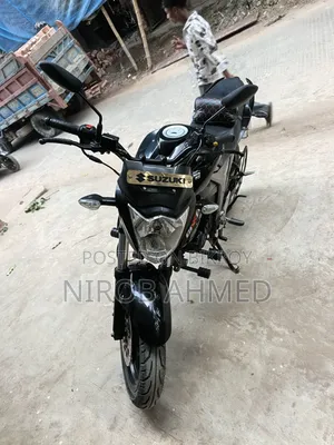সুজুকি জিক্সার ২০২৩ কালো