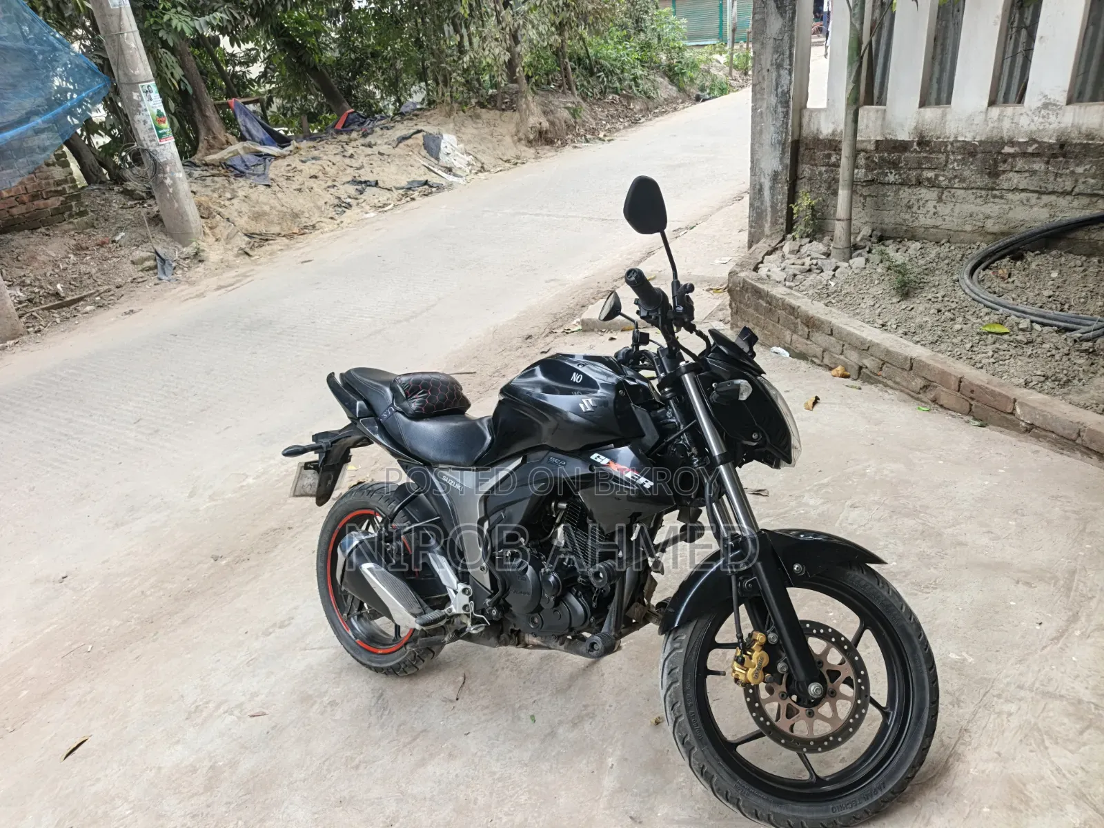 সুজুকি জিক্সার ২০২৩ কালো