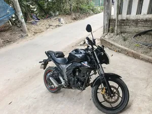 সুজুকি জিক্সার ২০২৩ কালো