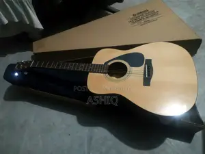 Yamaha F310 Acoustic Guitar Like New