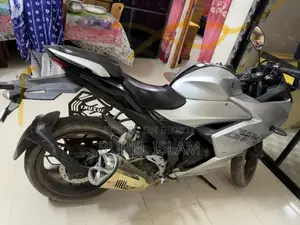 সুজুকি জিক্সার এসএফ ২০২২ সিলভার