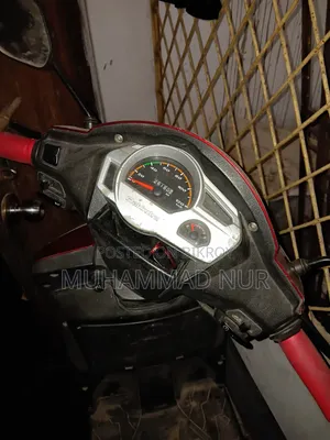 Mahindra Gusto 2015 Red