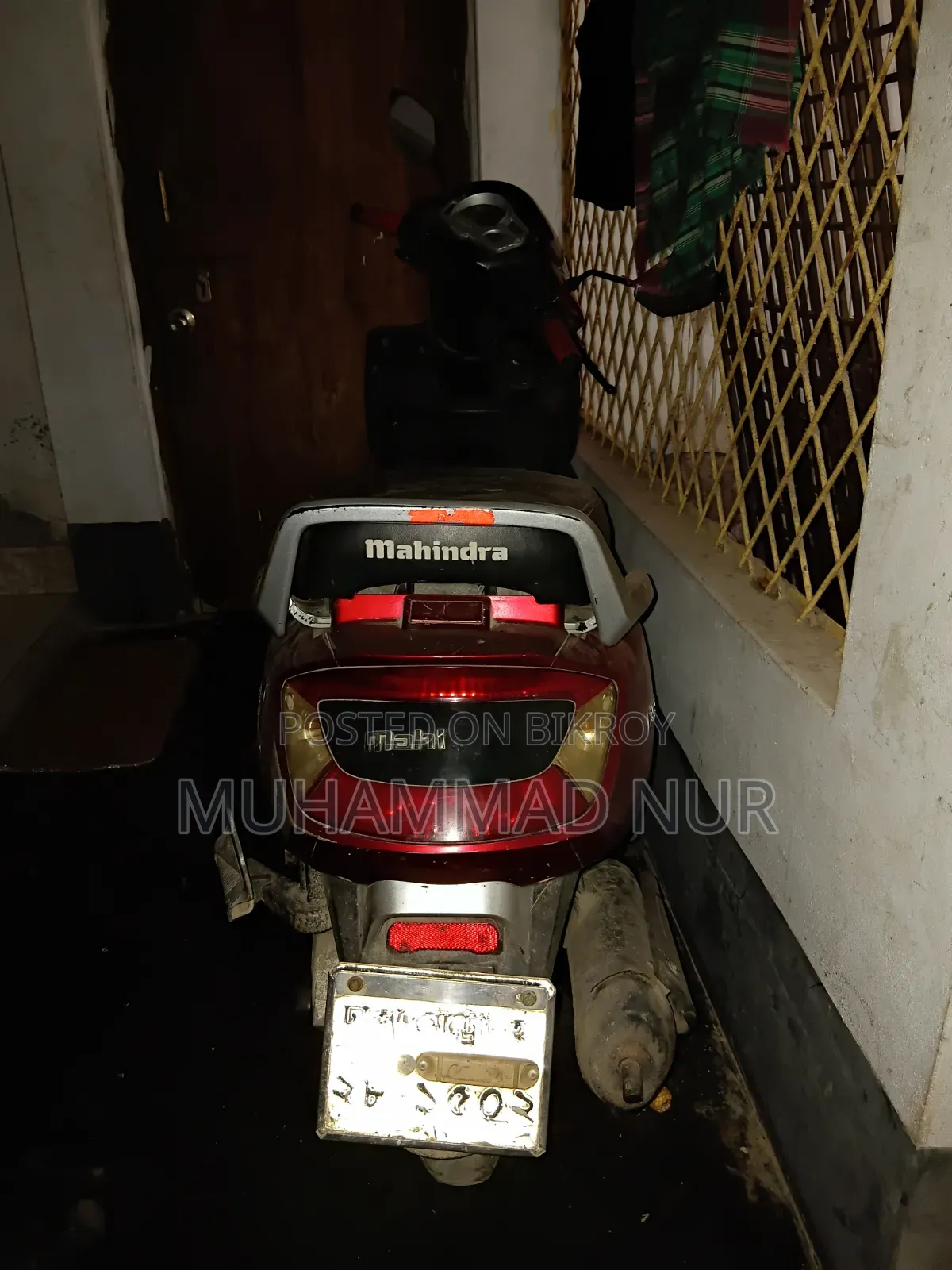 Mahindra Gusto 2015 Red