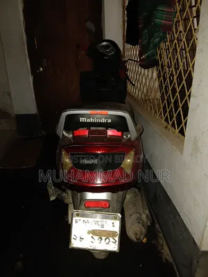 Mahindra Gusto 2015 Red