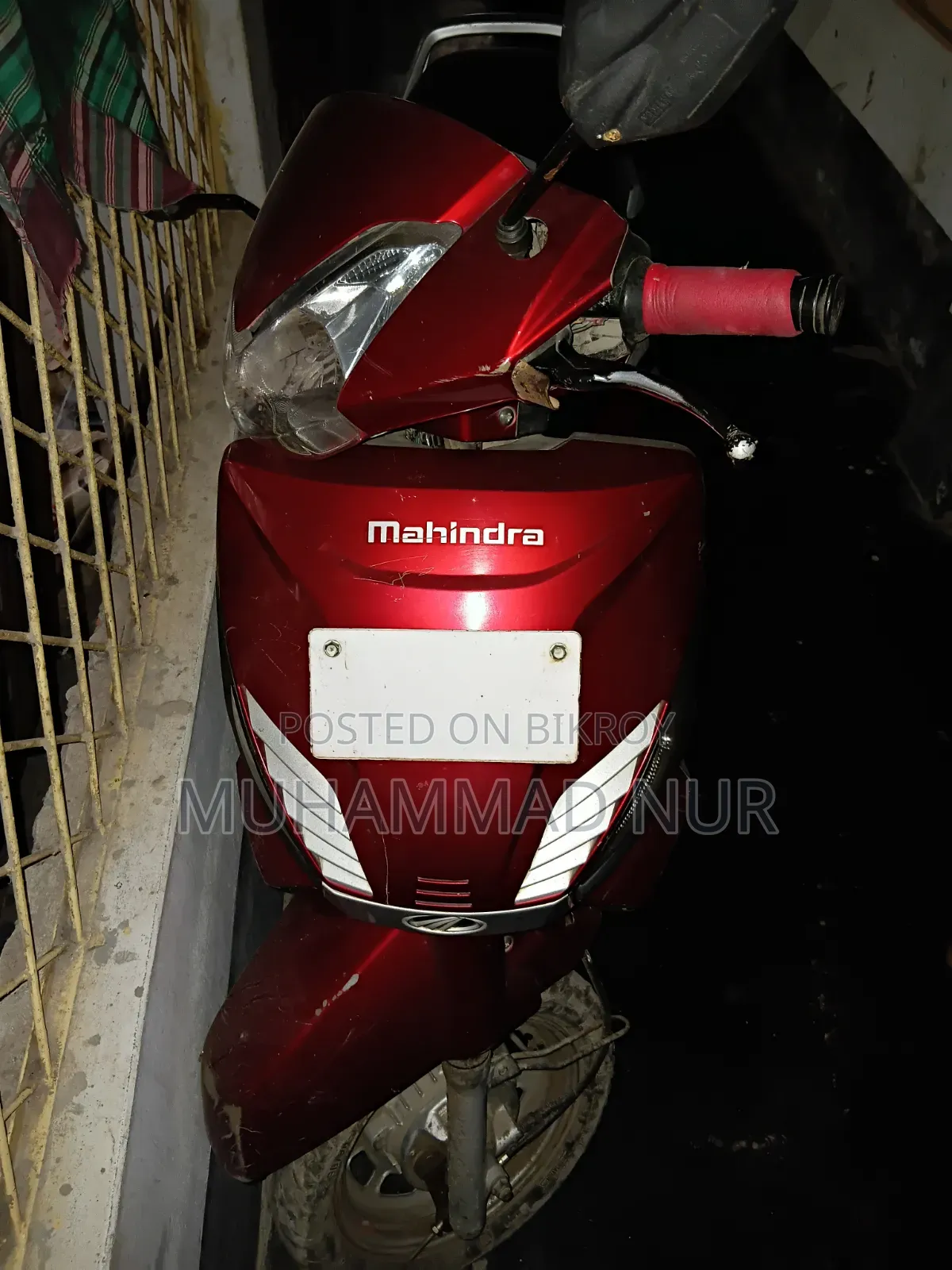 Mahindra Gusto 2015 Red