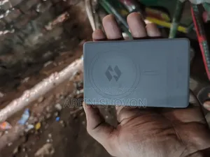 ইনফিনিক্স ৫০০০ এমএএইচ ওয়্যারলেস পাওয়ার ব্যাংক (নতুন)