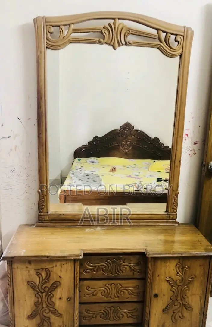 ড্রেসিং টেবিল