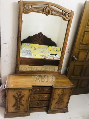 ড্রেসিং টেবিল