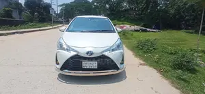 Toyota Vitz 2017 White