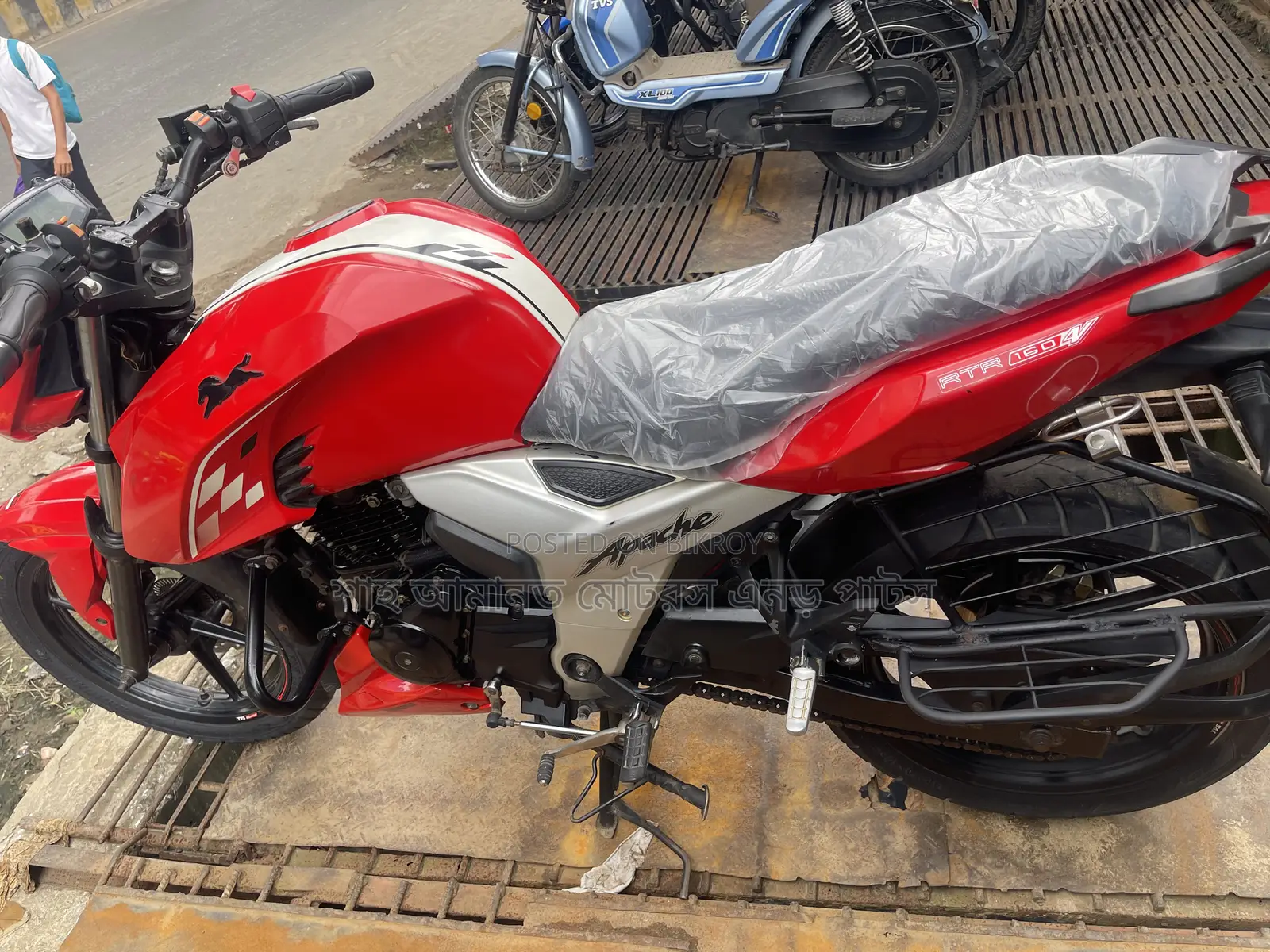 TVS Apache 160 4V 2023 লাল