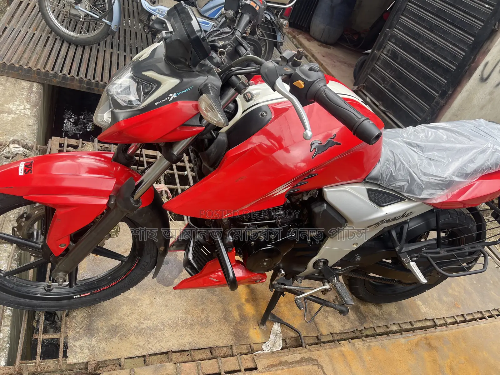 TVS Apache 160 4V 2023 লাল