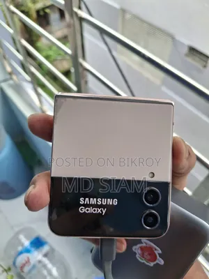 স্যামসাং গ্যালাক্সি জেড ফ্লিপ৪ ১২৮ জিবি সোনালী