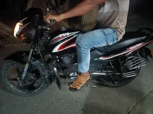 টিভিএস মেট্রো ২০১৩ কালো