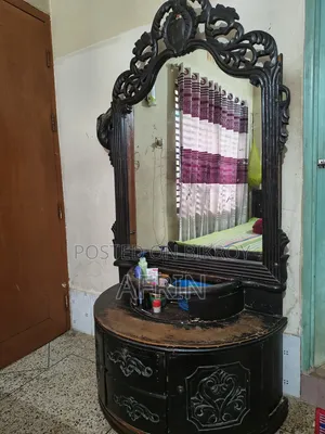 ড্রেসিং টেবিল