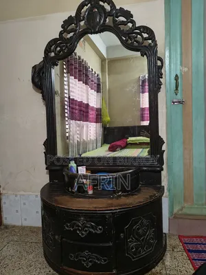 ড্রেসিং টেবিল