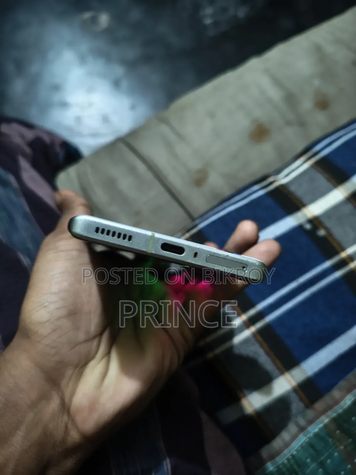 আইকিউও ২৫৬ জিবি সাদা