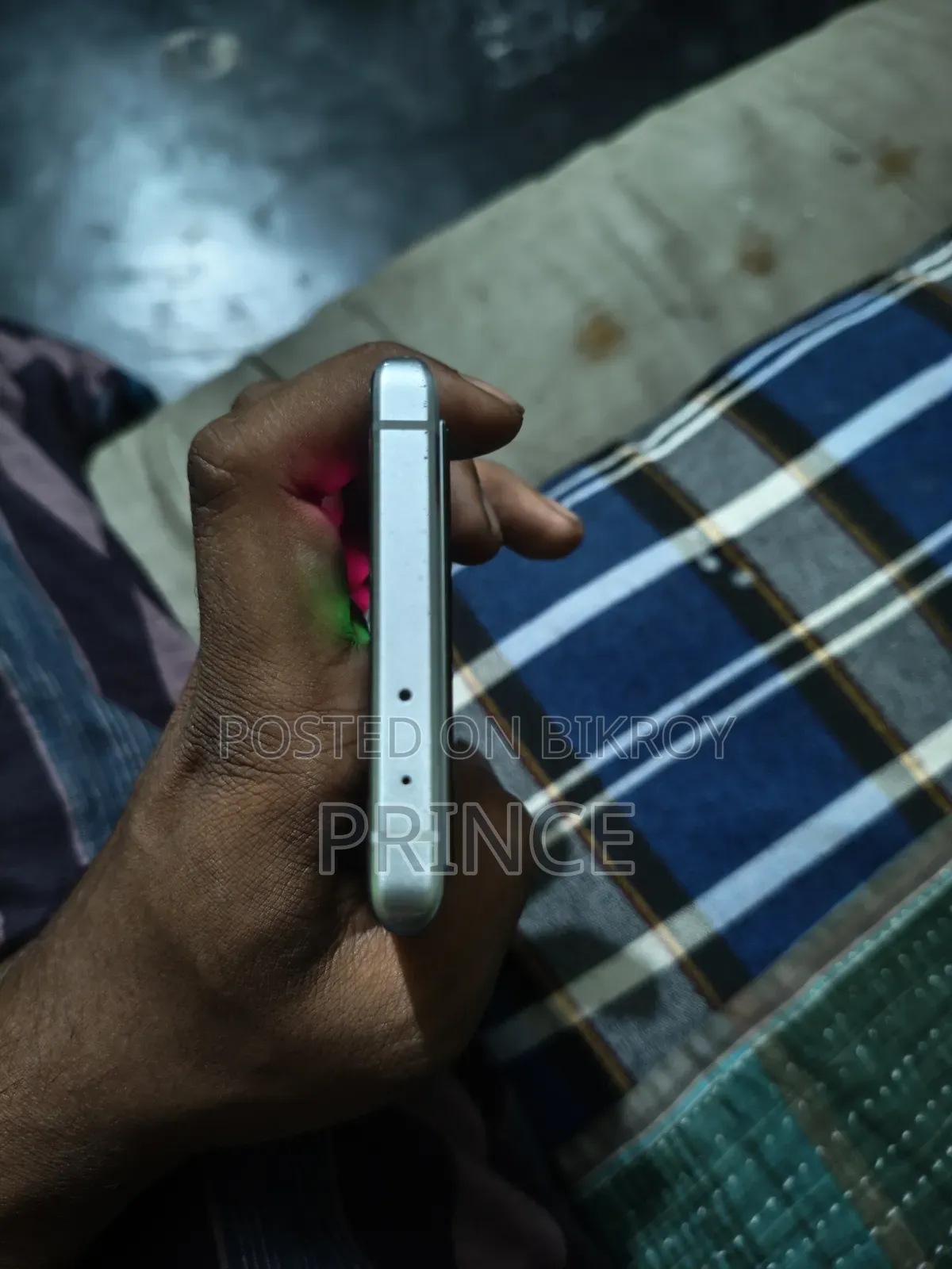 আইকিউও ২৫৬ জিবি সাদা