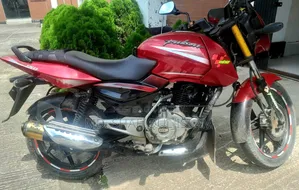 বাজাজ পালসার ১৫০ ২০১৬ লাল