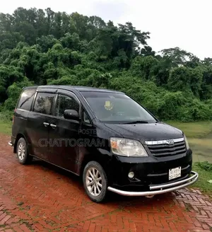 টয়োটা নোয়া ২০০৪ কালো