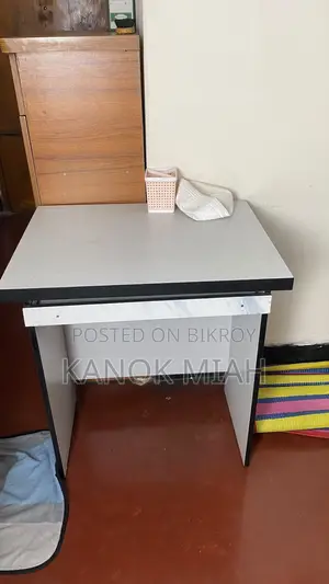 কম্পিউটার ডেস্ক টেবিল