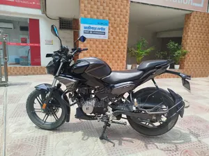 নিউ হিরো এক্সট্রিম ১২৫আর ২০২৫ ব্ল্যাক