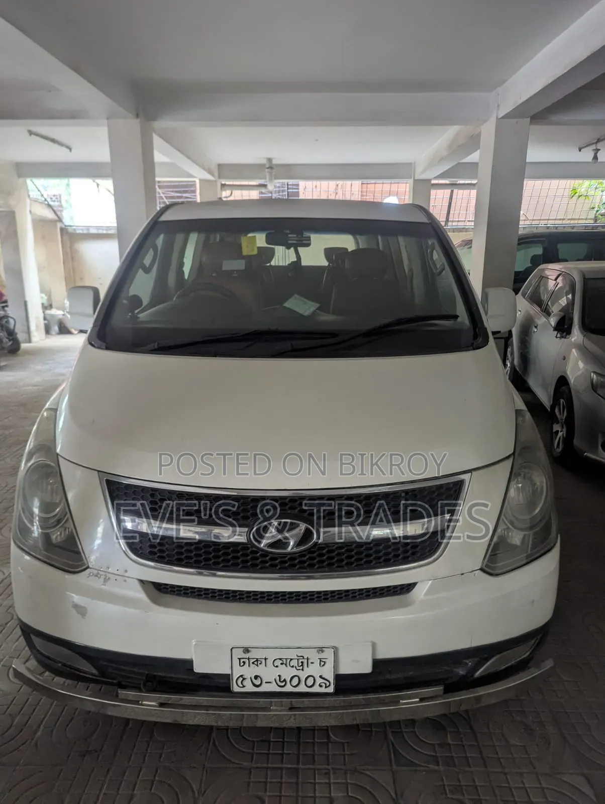 হুন্দাই এইচ১ ২০১১ হোয়াইট