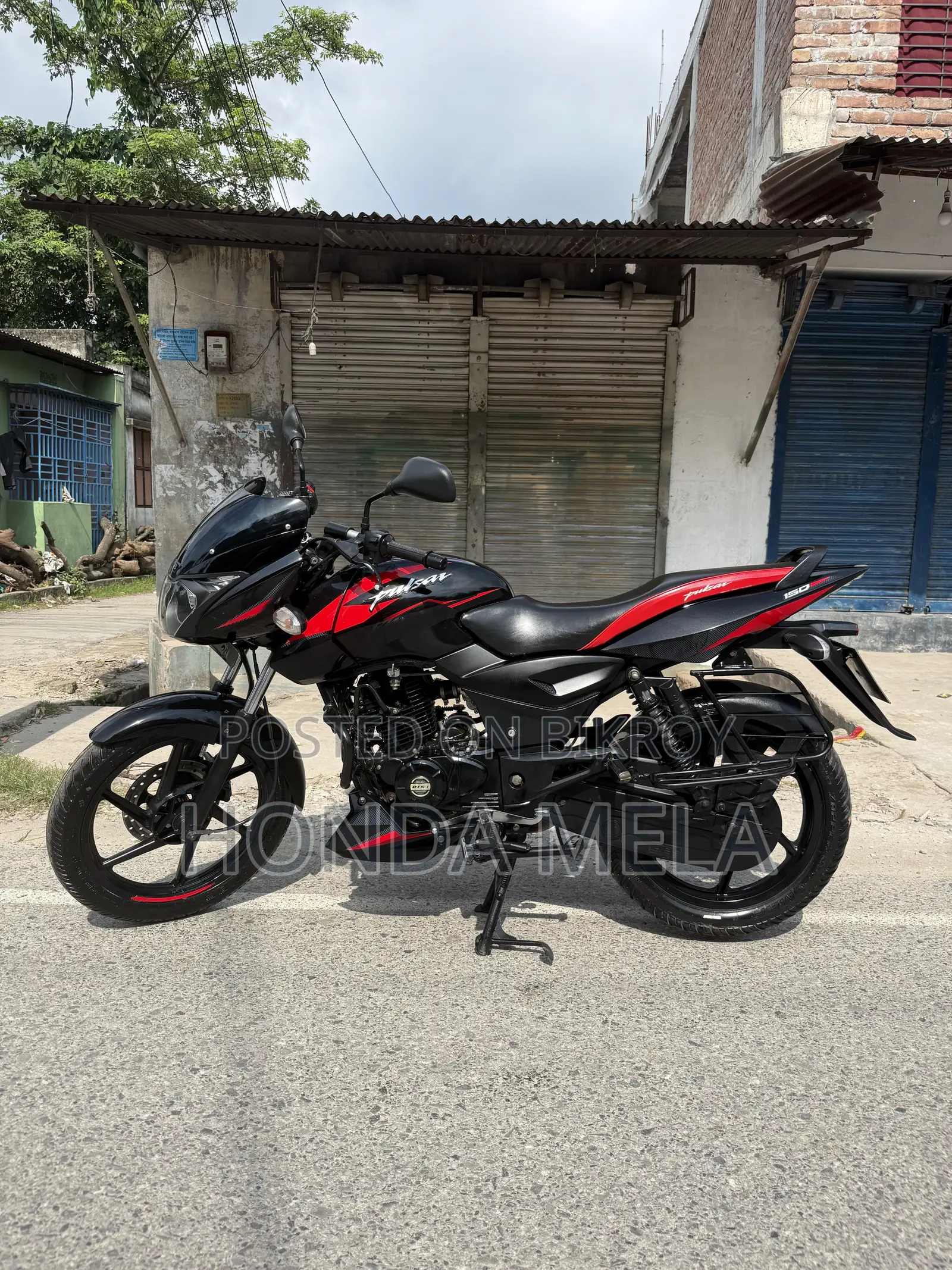 বাজাজ পালসার ১৫০ ২০২২ ব্ল্যাক