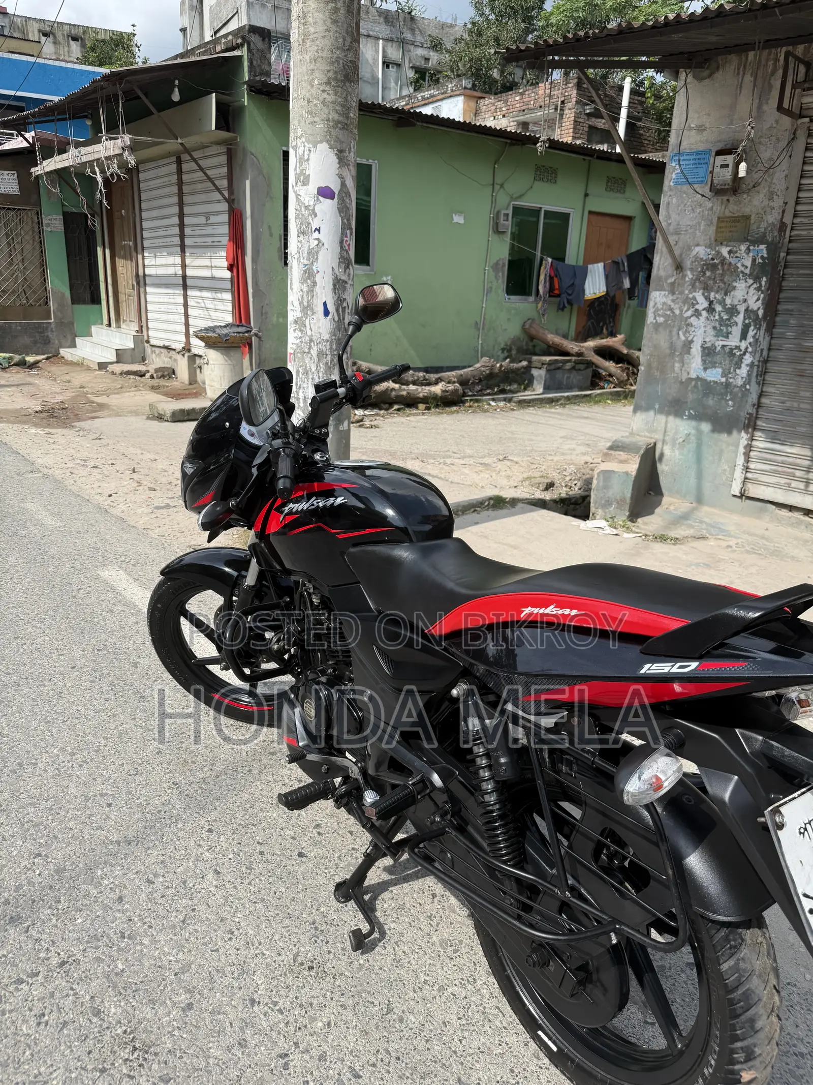 বাজাজ পালসার ১৫০ ২০২২ ব্ল্যাক