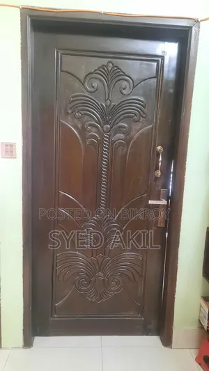 মেহগনি কাঠের দরজা
