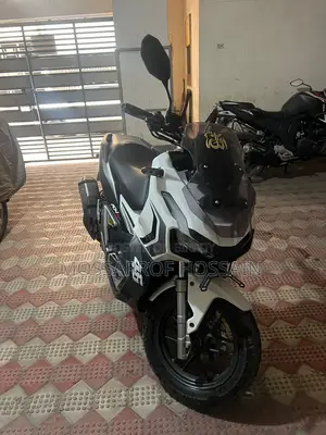 ইয়ামাহা ২০২১ সাদা