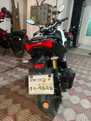 ইয়ামাহা ২০২১ সাদা
