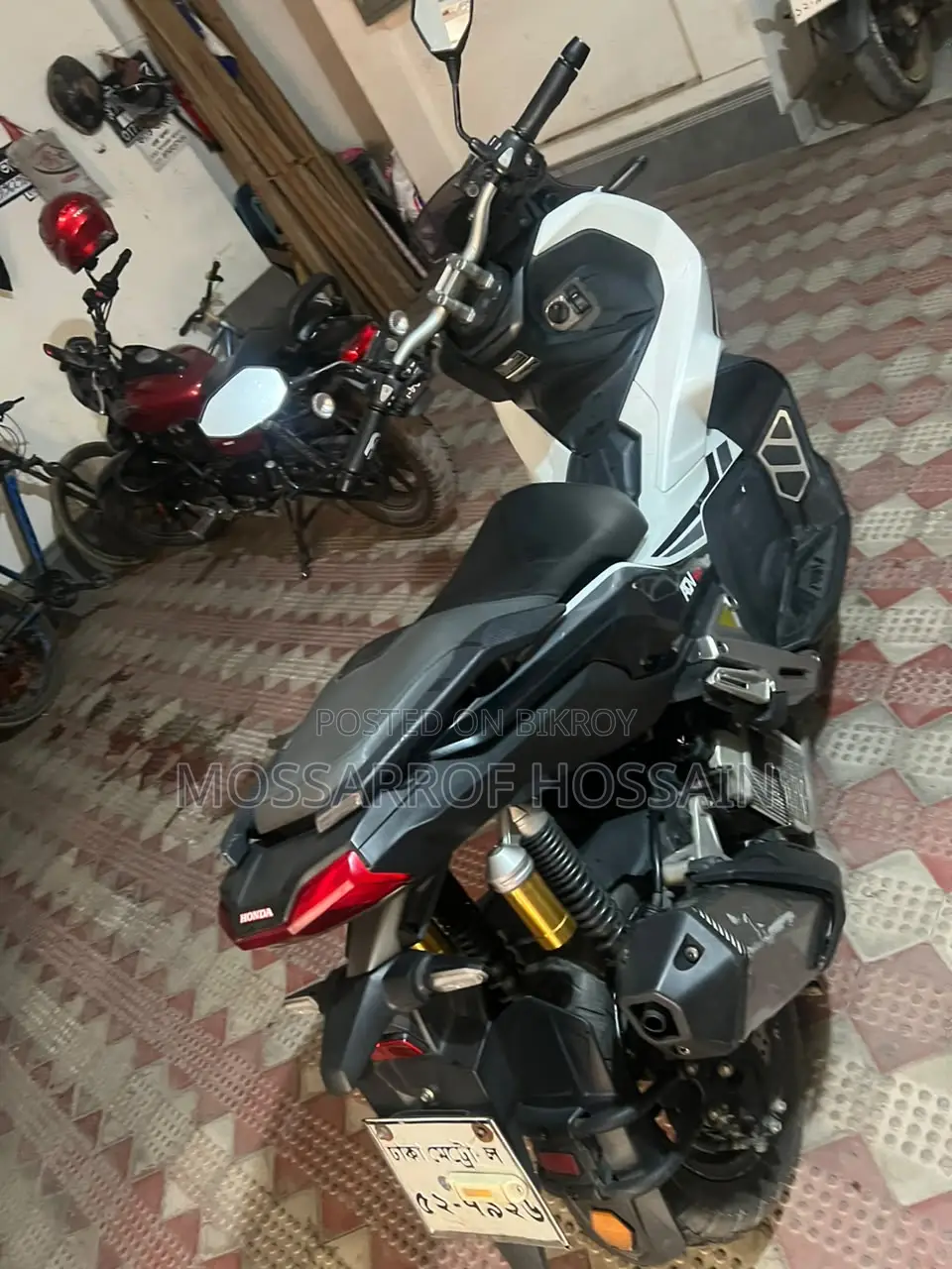 ইয়ামাহা ২০২১ সাদা