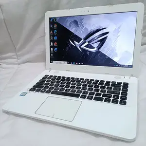 Laptop ASUS 3GB Intel SSD 256GB
