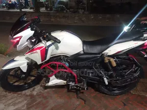টিভিএস আপাচে RTR 160 2V ২০১৬ সাদা