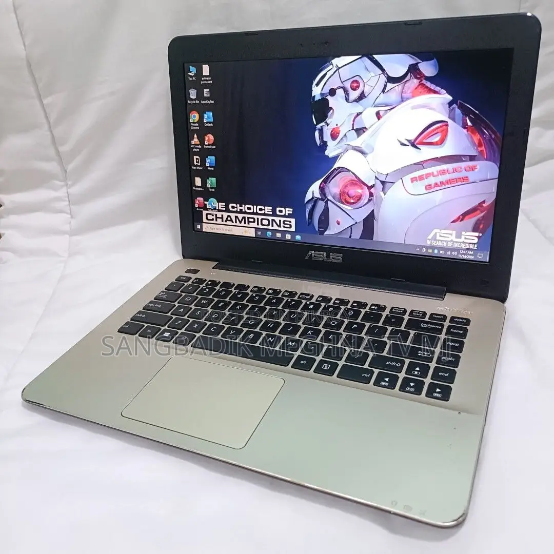 Laptop ASUS 4GB Intel SSD 500GB