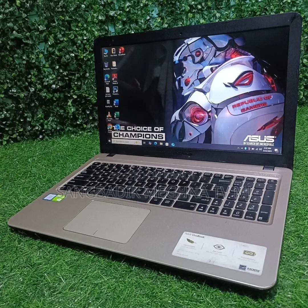 Laptop ASUS 4GB Intel SSD 500GB