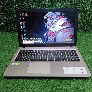 Laptop ASUS 4GB Intel SSD 500GB