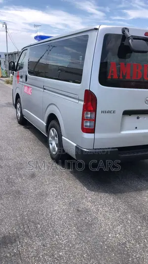 Toyota HiAce 2022 Silver