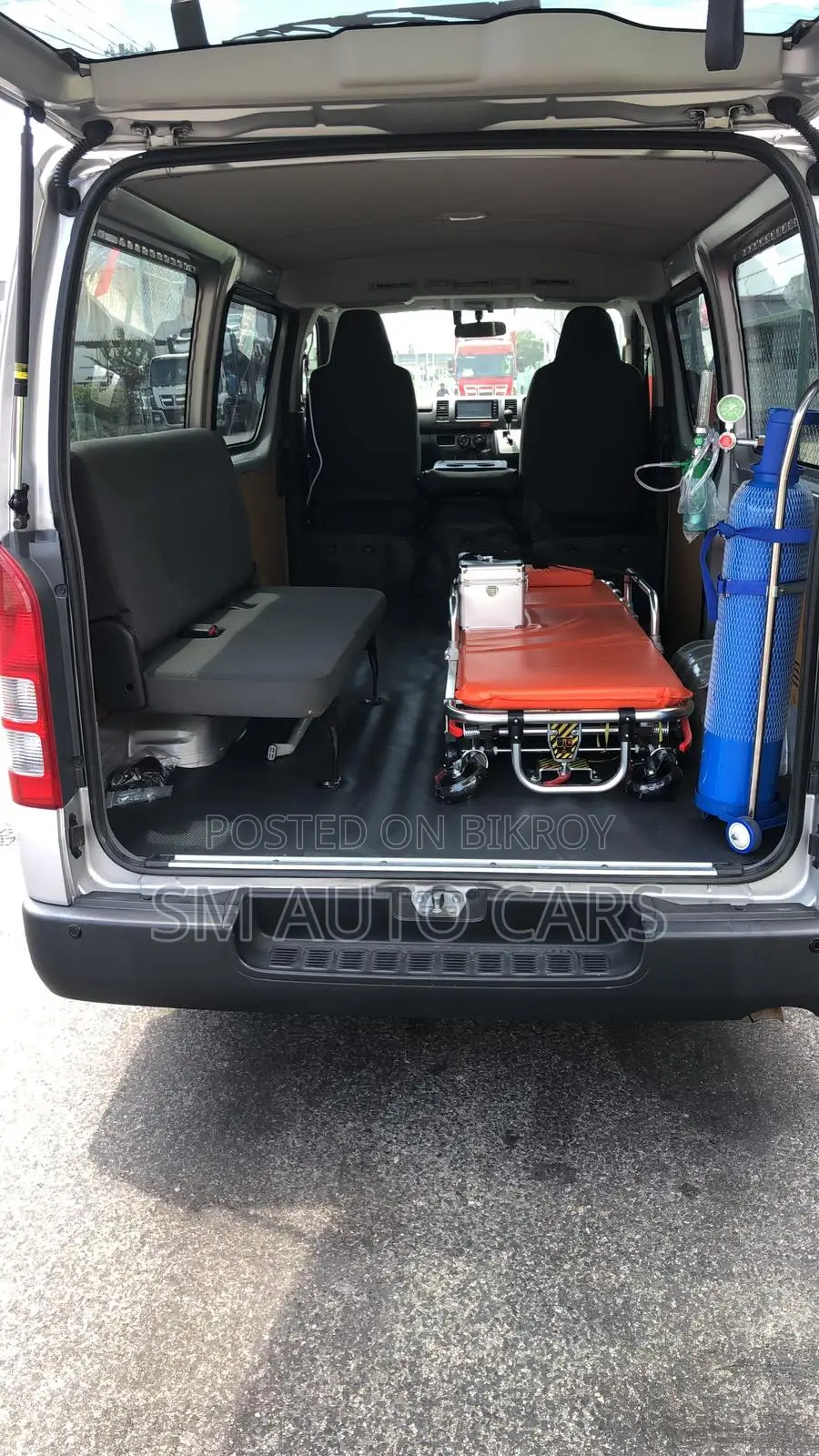 Toyota HiAce 2022 Silver