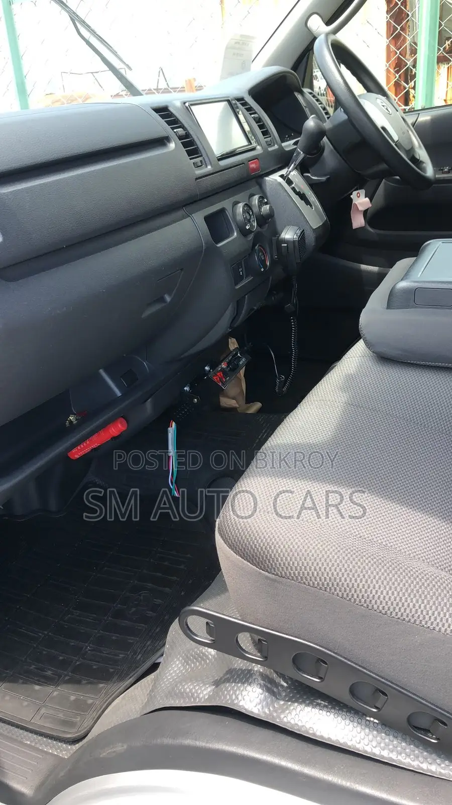 Toyota HiAce 2022 Silver