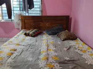 ২টা খাট আর ১ টা ওয়ারড্রব বিক্রি করা হবে।