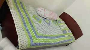 একটি অটোবি সিঙ্গেল খাট ম্যাট্রিক্স সহ বিক্রি করা হবে