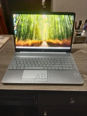 Laptop HP 15s 8GB RAM Intel Core i5 500GB SSD