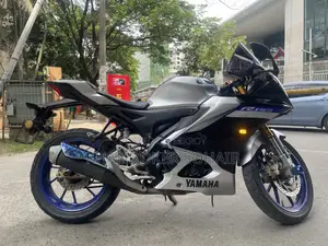 Yamaha R1 2022 Silver