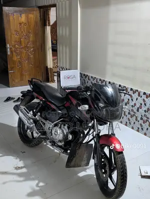 বাজাজ পালসার ১৫০ ২০১৭ লাল